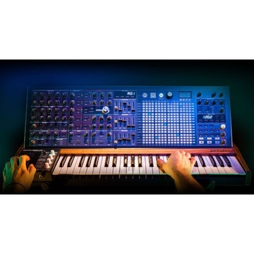 Аналоговый синтезатор Arturia MatrixBrute