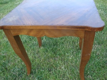 МАЛЕНЬКИЙ СТОЛ