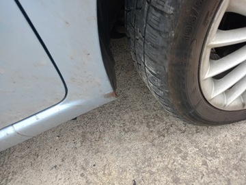 BLATNÍK LEVÝ PŘEDNÍ FIAT LINEA 2008
