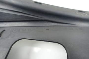 Mercedes w164 ML накладка на крышку багажника левая 1646930133