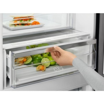 ELECTROLUX Холодильник No Frost 186см Серебристый