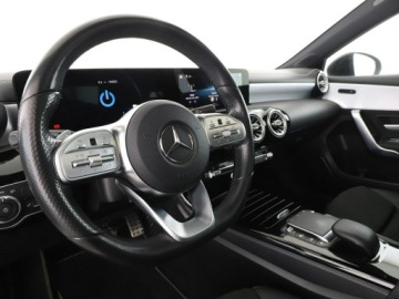 Mercedes Klasa A W177/V177 Hatchback Plug-In 1.3 250e 218KM 2020 Mercedes A 250 PHEV full LED navi skóra/alcantara, zdjęcie 14