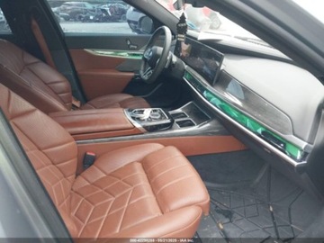 BMW Seria 7 G70 2023 BMW Seria 7 760i xDrive 2023 4.4l 4.4 Benzyna 536KM, zdjęcie 9
