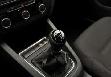 Volkswagen Jetta VI Sedan Facelifting 2.0 TDI 110KM 2016 Volkswagen Jetta Volkswagen Jetta 2.0 TDI DPF BMT Comfortline 2.0 Diesel, zdjęcie 11