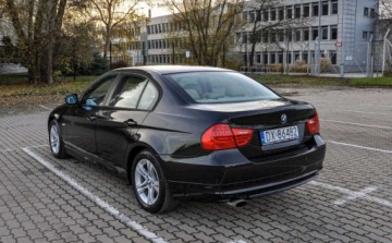 BMW Seria 3 E90-91-92-93 Limuzyna E90 320i 170KM 2008 BMW Seria 3 2,0 (170KM) Lift Skory Bezwypadkowy 2.0 Benzyna 170KM, zdjęcie 2