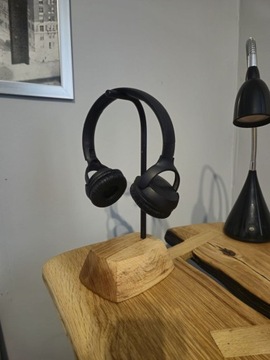 Деревянная дубовая подставка, крючок для наушников.