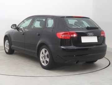 Audi A3 8P Hatchback 3d 1.6 102KM 2009 Audi A3 1.6, Klima,ALU, zdjęcie 3