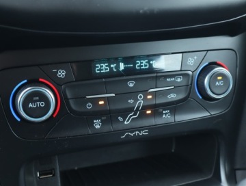 Ford Focus III Kombi Facelifting 1.0 EcoBoost 125KM 2017 Ford Focus 1.0 EcoBoost, Klima, Klimatronic, zdjęcie 15