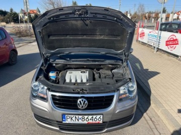 Volkswagen Touran I 1.9 TDI 105KM 2010 Volkswagen Touran 1.9 TDI Klimatyzacja Parktronic tyl El.szyby El.lusterka, zdjęcie 19
