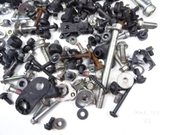 KTM DUKE 125 БОЛТ С РЕЗЬБОЙ 17 - 23