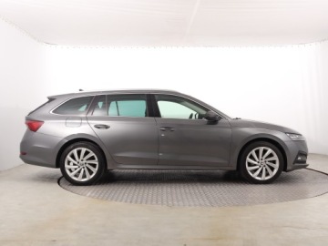 Skoda Octavia IV Kombi 2.0 TDI SCR 200KM 2022 Skoda Octavia 2.0 TDI, Salon Polska, zdjęcie 5