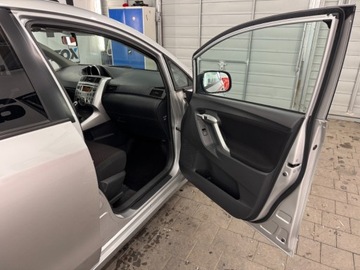 Toyota Verso Minivan 1.8 Valvematic 147KM 2010 Toyota Verso duze rodzinne 7osobowe przestronne auto w benzynie i automac, zdjęcie 39