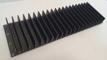 Radiator aluminiowy czarny 43,5x13x4 żeberkowy