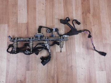 Toyota RAV4 V 2.5 HYBRID wtryskiwacz listwa paliwa paliwowa 23814-25011