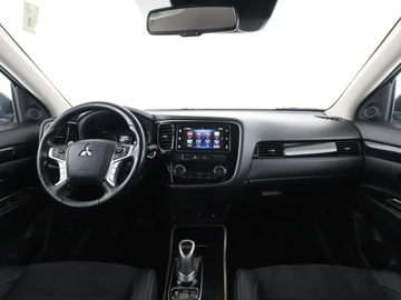 Mitsubishi Outlander III SUV PHEV Facelifting 2017 2.0 203KM 2017 Mitsubishi Outlander FV23% 4x4 PHEV full LED, zdjęcie 14