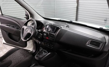 Opel Combo D Van L1 1.3 CDTI ecoFLEX 90KM 2016 Opel Combo Klimatyzacja , El szyby , Komputer ..., zdjęcie 6