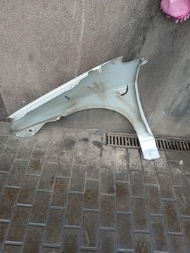 BLATNÍK PRAVÝ SUZUKI LIANA BARVA Z2S STŘÍBRNY