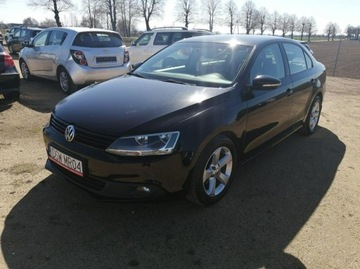 Volkswagen Jetta VI Sedan 1.6 TDI CR DPF 105KM 2011