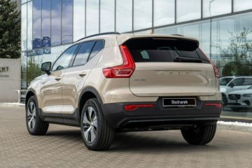 Volvo XC40 Crossover Facelifting 2.0 B3 163KM 2026 Volvo XC 40 Plus Dark B3 Mild Hybrid Benzyna, zdjęcie 4