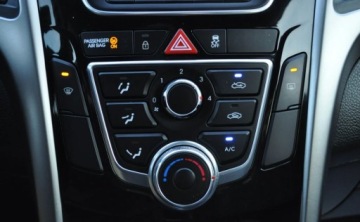 Hyundai i30 II Hatchback 5d 1.4 MPI 100KM 2012 Hyundai i30 1.4 Benzyna Klimatyzacja Cz.parkowania 1.4 Benzyna 99KM, zdjęcie 25