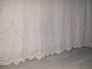 ГЛАДКИЙ МАТОВЫЙ ТЕНТ, ЦВЕТОЧНЫЙ УЗОР, БЛЕСК ГОСТИНОЙ