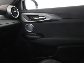 Alfa Romeo Tonale SUV PHEV 1.3 PHEV Q4 280KM 2022 Alfa Romeo Tonale PHEV 4x4 full LED skóra virtual, zdjęcie 33