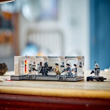 LEGO STAR WARS 8+ ПОСАДКА НА КОСМИЧЕСКИЙ КОРАБЛЬ «ТАНТИВ IV» 75387