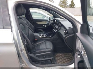 Mercedes GLC C253 2017 Mercedes-Benz GLC 300 4matic, 2017r., 4x4, 2.0L 2.0 Benzyna 241KM, zdjęcie 8