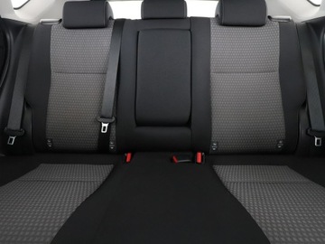 Toyota Auris II Hatchback 5d Facelifting 1.8 Hybrid 136KM 2017 Toyota Auris Edition-S+ kamera grzane fotele, zdjęcie 17