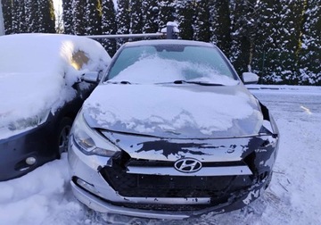 Hyundai i20 II 2015 Hyundai i20 2015r, 1.2 Benzyna. Uszkodzony przod. 1.2 Benzyna 80KM, zdjęcie 18