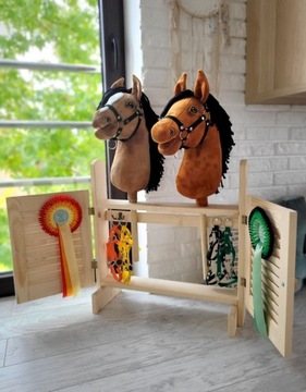 Большая двойная конюшня для хобби-лошадей с дверями Super Hobby Horse.