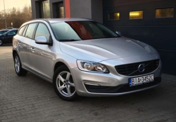Volvo V60 I Kombi Facelifting 2.0 D2 DRIVE-E 120KM 2018 Volvo V60 Volvo V60 D2 Drive-E Momentum 2.0 Diesel 120KM, zdjęcie 3