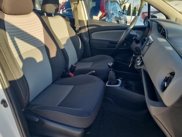 Toyota Yaris III Hatchback 5d Facelifting 2017 1.5 Dual VVT-iE 111KM 2019 Toyota Yaris 1,5-Dual-VVT-iE III (2011-2019) Toyot, zdjęcie 9