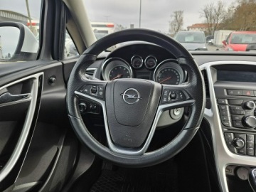 Opel Astra J Sports Tourer 1.4 Turbo ECOTEC 140KM 2012 Opel Astra 1,4 benzyna 140KM zarejestrowany, zdjęcie 9