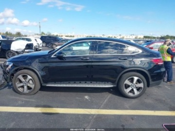 Mercedes GLC C254/X254 2023 Mercedes-Benz GLC 300 4Matic Coupe 2023 2.0 Benzyna 255KM, zdjęcie 2