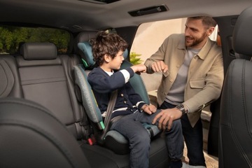 Сиденье BI-SEAT I-SIZE AIR Chicco с поворотным основанием на 360° 0–36 кг 40–150 см ЧЕРНОЕ