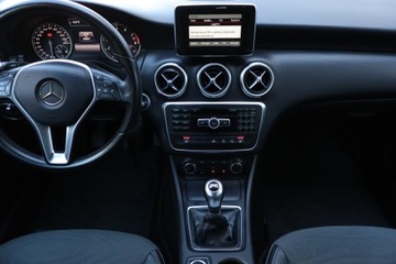 Mercedes Klasa A W176 Hatchback 5d Facelifting 180 122KM 2015 Mercedes A A 180, Skóra, Navi, Klima, Klimatronic, zdjęcie 11