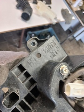 HALOGEN DRŽÁKY LEVÝ MAZDA CX5 II KB8B