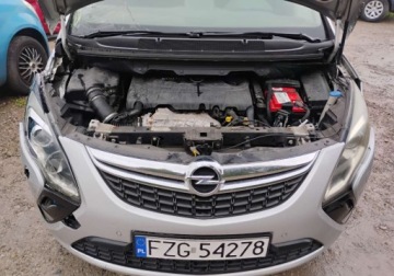 Opel Zafira C Tourer 2.0 CDTI ECOTEC 130KM 2012 Opel Zafira 2012r, 2.0 CDTI. Uszkodzony boki. 2.0 Diesel 130KM, zdjęcie 4