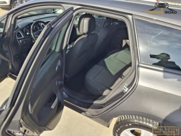 Opel Astra J Sports Tourer 1.6 Twinport ECOTEC 115KM 2012 Opel Astra 1,6 16V 115 KM klima elektryka wspomaganie oplacony 1.6 Benzyna, zdjęcie 10