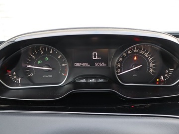 Peugeot 208 I Hatchback 5d Facelifting 1.2 PureTech 82KM 2019 Peugeot 208 1.2 PureTech, Salon Polska, zdjęcie 10