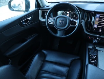 Volvo XC60 II Crossover D4 190KM 2018 Volvo XC60 D4, 187 KM, 4X4, Automat, Skóra, Navi, zdjęcie 6