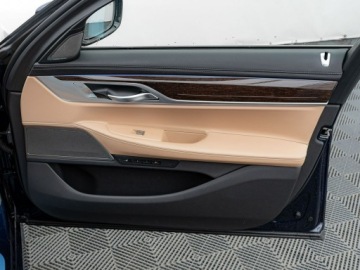 BMW Seria 7 G70 2022 BMW 745 PY13616#745Le xDrive Ambient K.cofania, zdjęcie 31