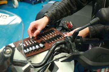 LASER Tools Набор мотоциклетных инструментов и бит в кожаном чехле, 19 шт.