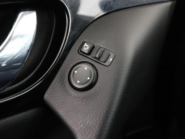 Nissan Qashqai II Crossover 1.6 DIG-T 163KM 2016 Nissan Qashqai navi klima auto grzane fotele, zdjęcie 32