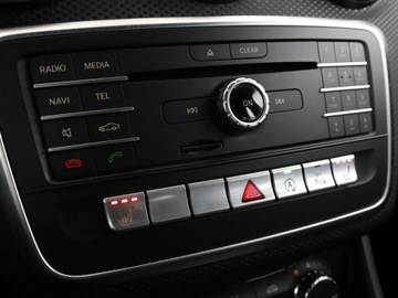 Mercedes Klasa A W176 Hatchback 5d Facelifting 180 122KM 2015 Mercedes A 180 półskóra navi grzane fotele, zdjęcie 25