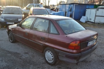 Opel Astra F Sedan 1.6 i 75KM 1998 Opel Astra BEMOWO 1998 rok produkcji, 1.6 benzyna KOMIS TYSIAK, zdjęcie 3