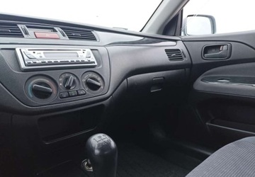 Mitsubishi Lancer VIII Sedan 1.6 i 16V 98KM 2004 Mitsubishi Lancer Mitsubishi Lancer 1.6 Benzyna 98KM, zdjęcie 10