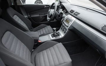 Volkswagen Passat B6 Variant 2.0 TDI PD-DPF 140KM 2007 Volkswagen Passat 2.0TDI 140KM SportLIne Alu 18 Climatron Pdc Po Serwisie, zdjęcie 26