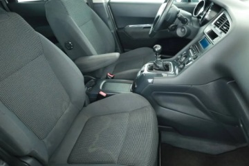 Peugeot 5008 I Minivan Facelifting 1.6 BlueHDi 120KM 2015 Peugeot 5008 1.6 BlueHDi, 7 miejsc, Klima, zdjęcie 6